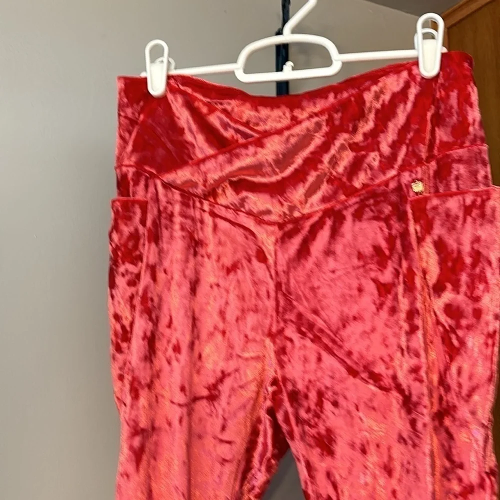 FABLETICS CRUSHED VELOUR LEGGINGS - Picture 3 of 5